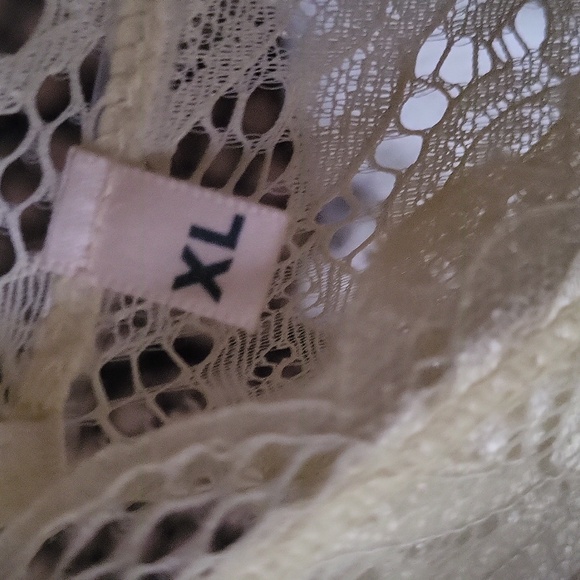 Light Yellow Long V-neck Lace Panel Nightgown - Picture 10 of 11